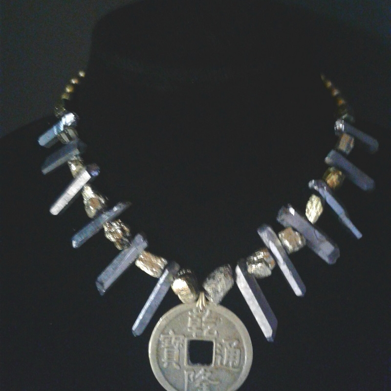 fancy-rock-column-necklace