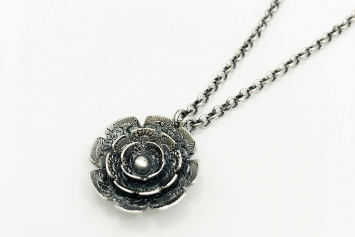 silver-bloom-pendant