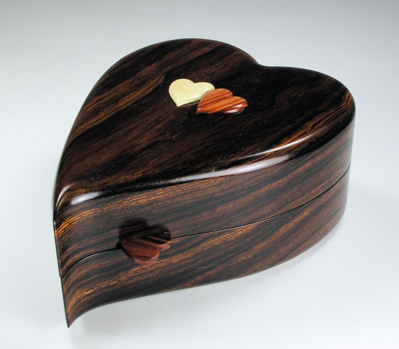 cocobolo_heart_box_leather-lined