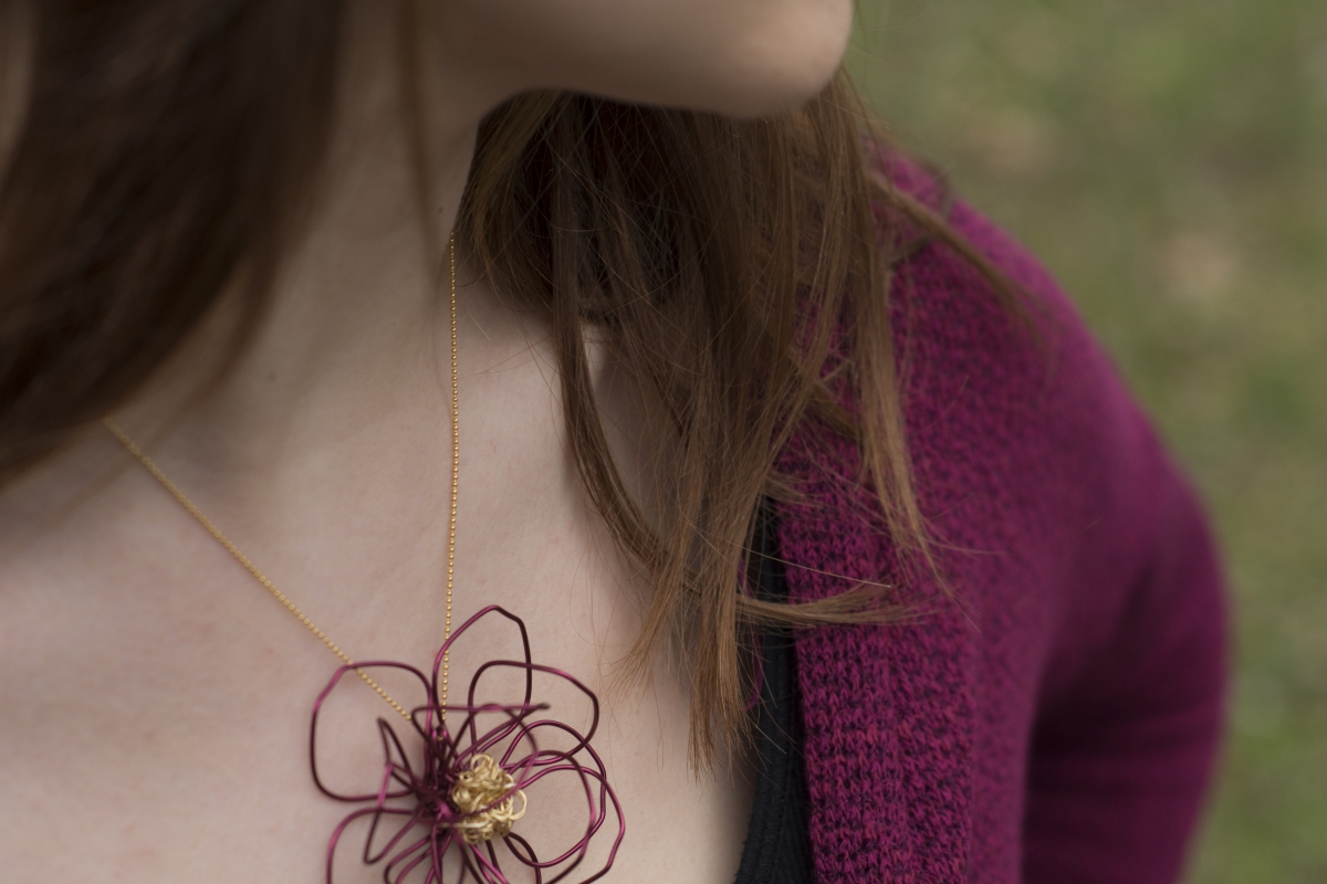 poppy-necklace-in-wire