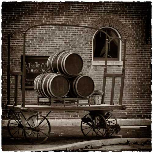 wine-barrels-on-rr-cart-hermann-mo-dsc09285